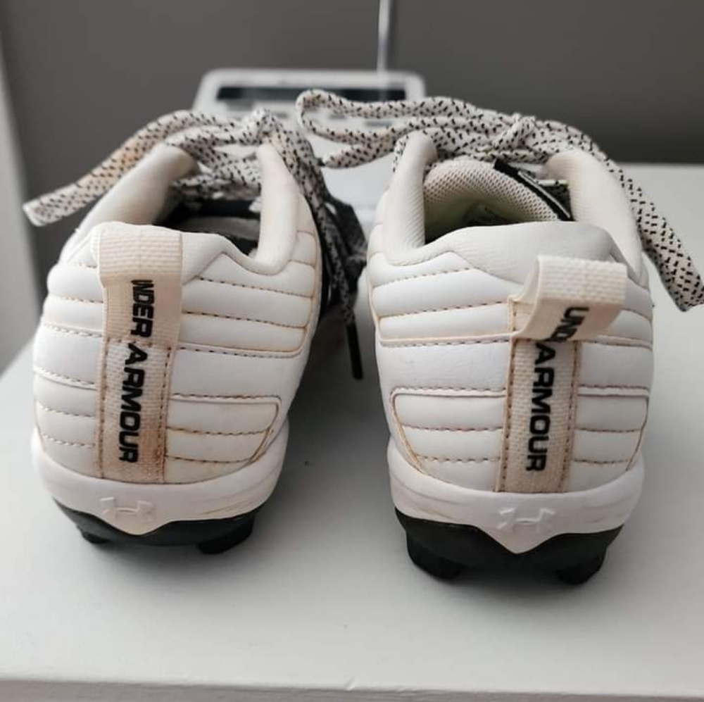 Little kids baseball cleats